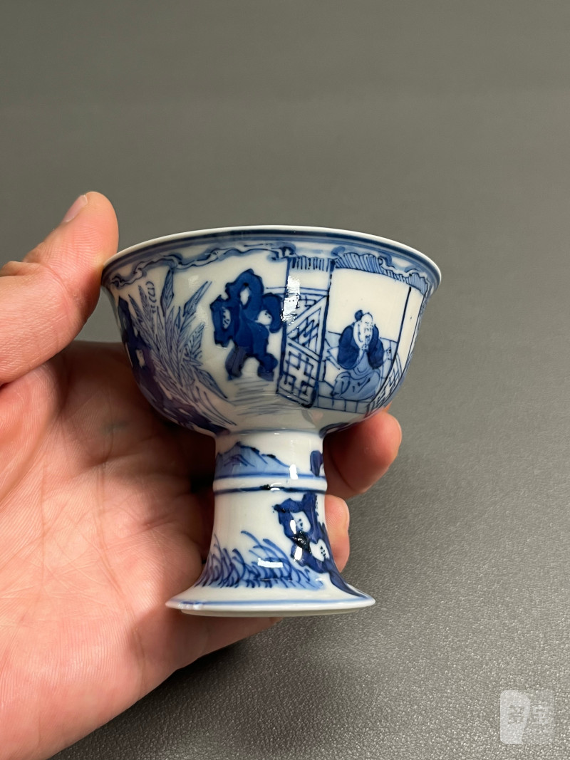 十八世纪  青花庭院高仕图梵文高足杯 - 图8